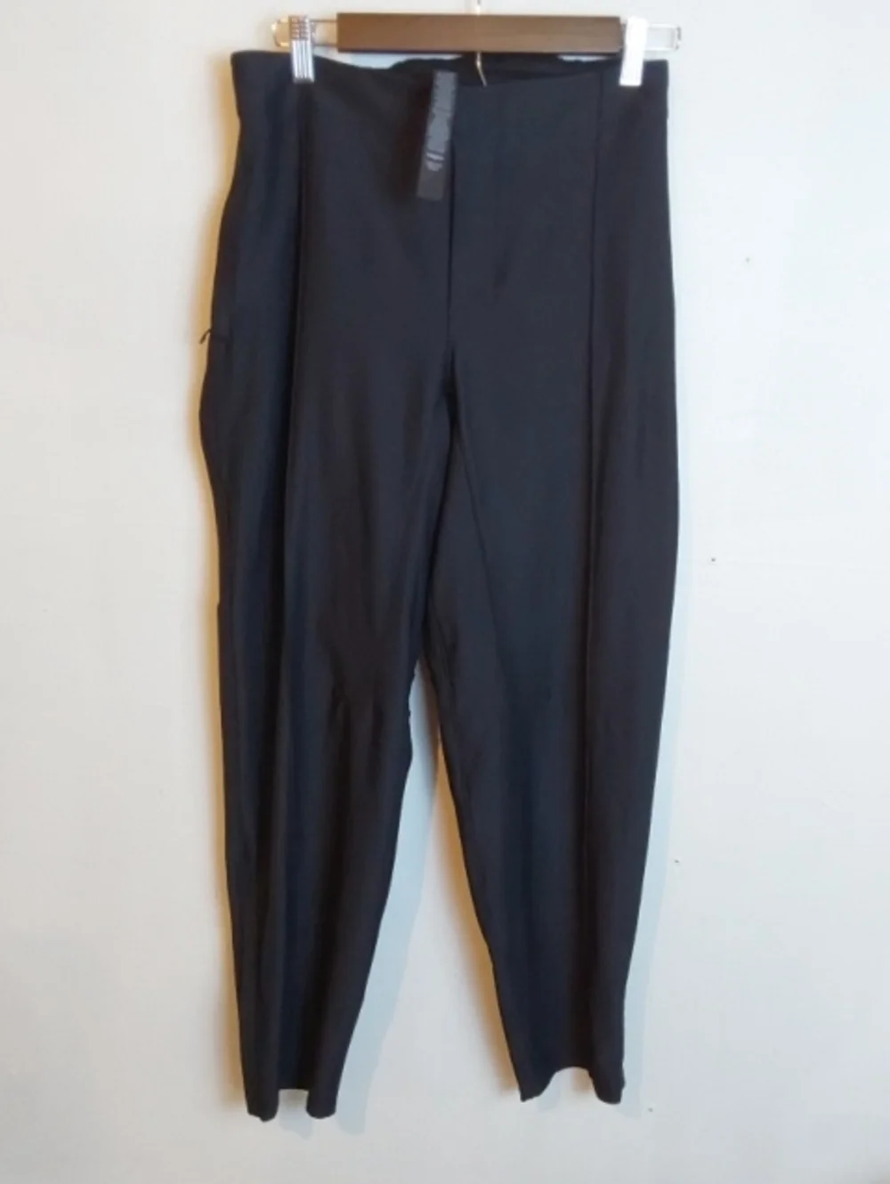 Lululemon| Black High Rise Joggers Zipper Features Comfort Sz.S